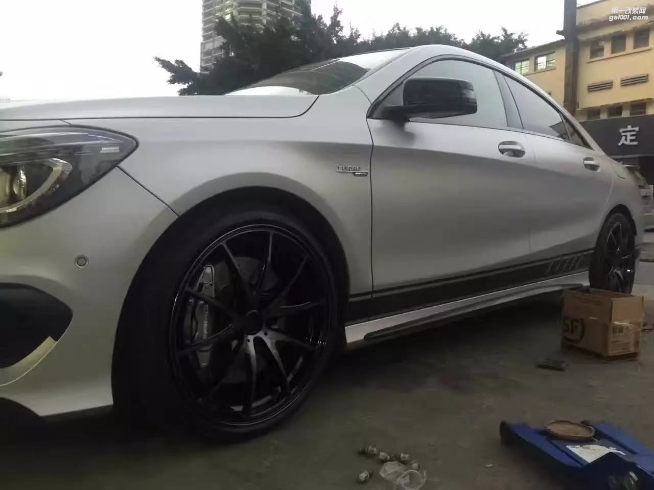 奔馳， 裝 19寸 RAYS G25 完工