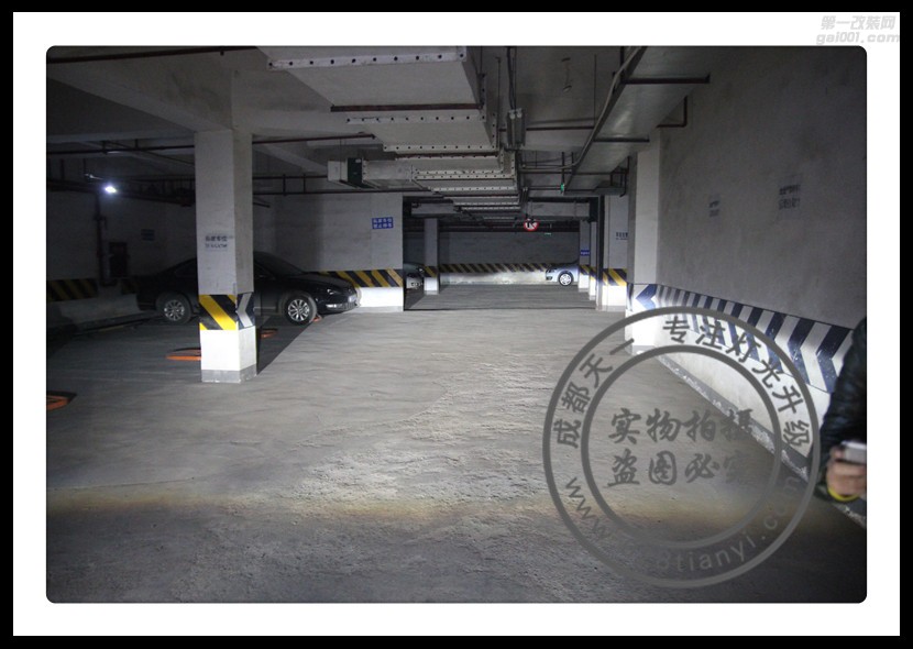 成都日產(chǎn)陽(yáng)光車(chē)燈改裝原裝Q5海拉透鏡LED日行燈雙光透鏡