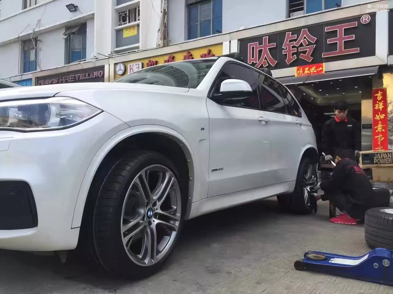 寶馬，上 全新 21寸 原廠 完工。