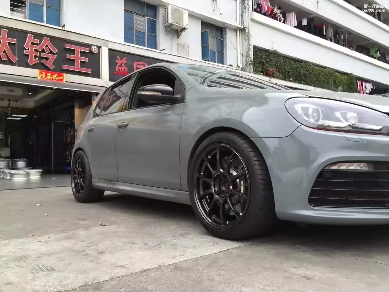 大眾，換 RAYS ZE40 完工！