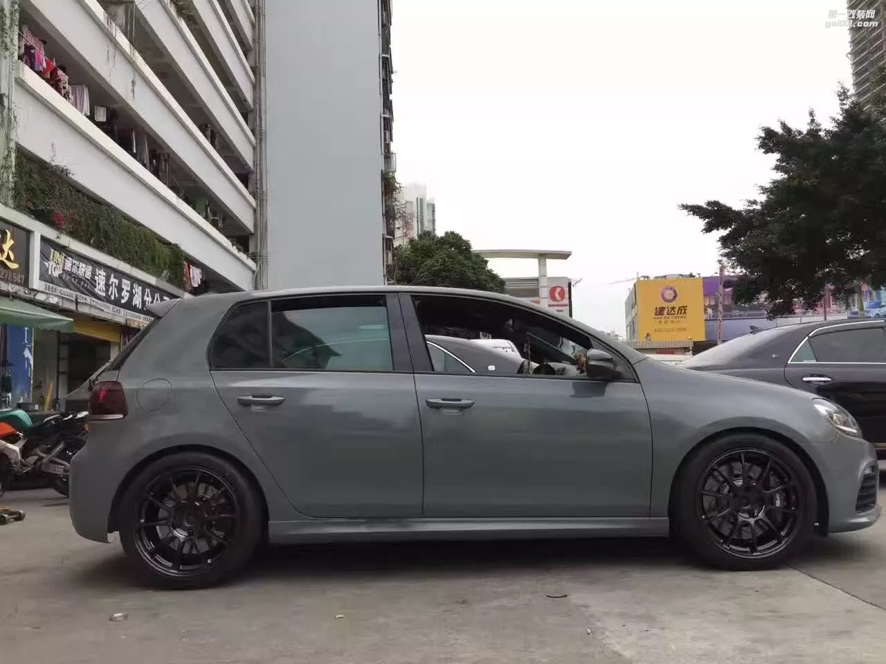 大眾，換 RAYS ZE40 完工！