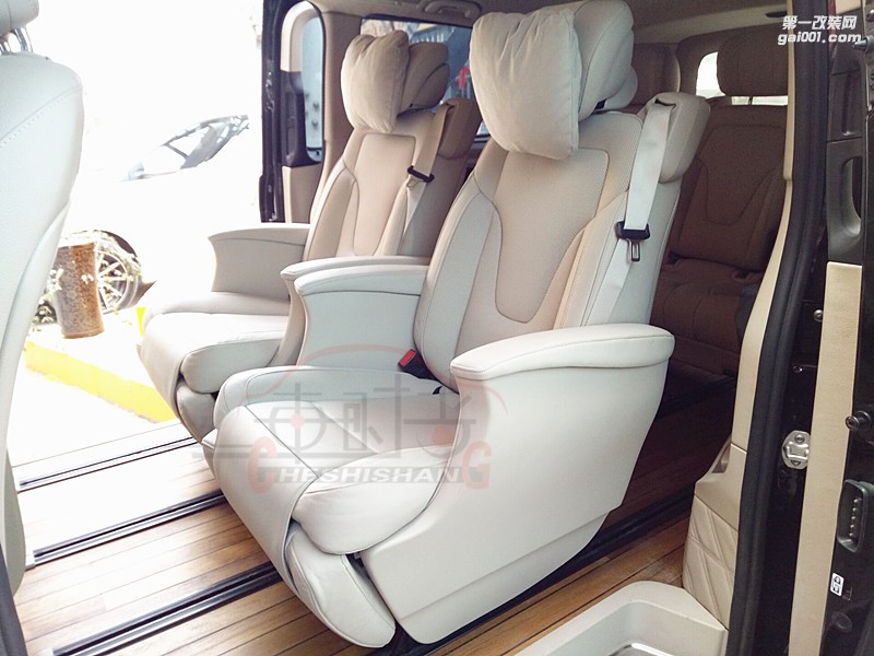 【鄭州車時尚內(nèi)飾改裝】新款奔馳威霆內(nèi)飾升級改裝圖片