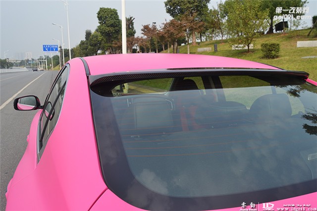 英菲尼迪全車麥克貼亞光玫紅，碳纖維套件