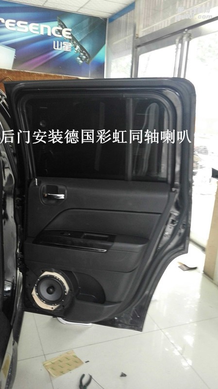 Jeep吉普指揮官汽車音響改裝德國(guó)彩虹喇叭-鄭州金聲音響