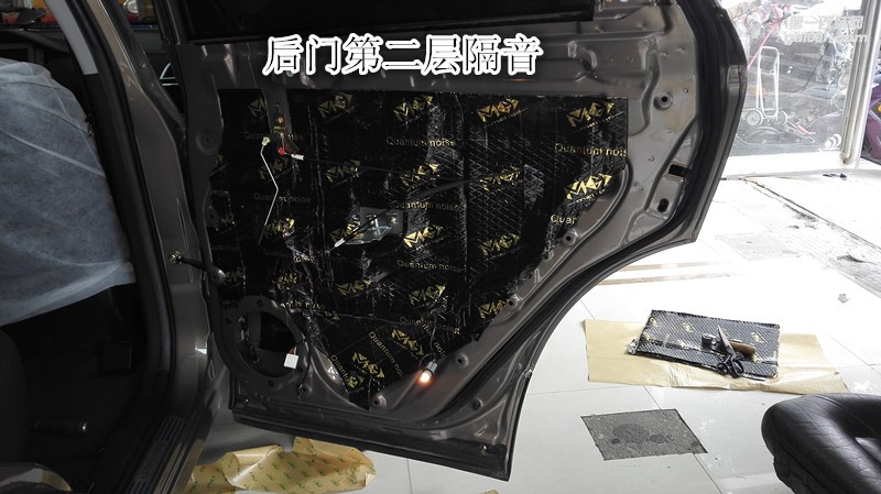 鄭州金聲改-獵豹CS10汽車音響改裝隔音德國彩虹三分頻加裝功放和低音
