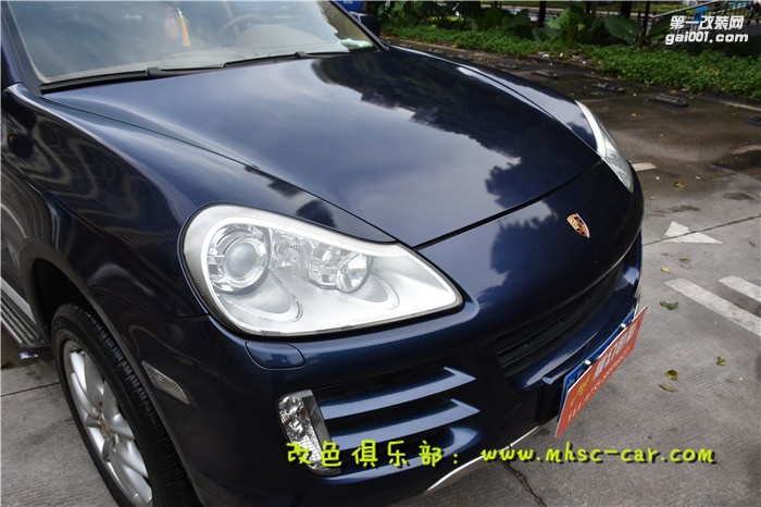 深圳保時捷卡宴車身貼膜改色施工法國hexis小珠光深藍膜幻色彩出品