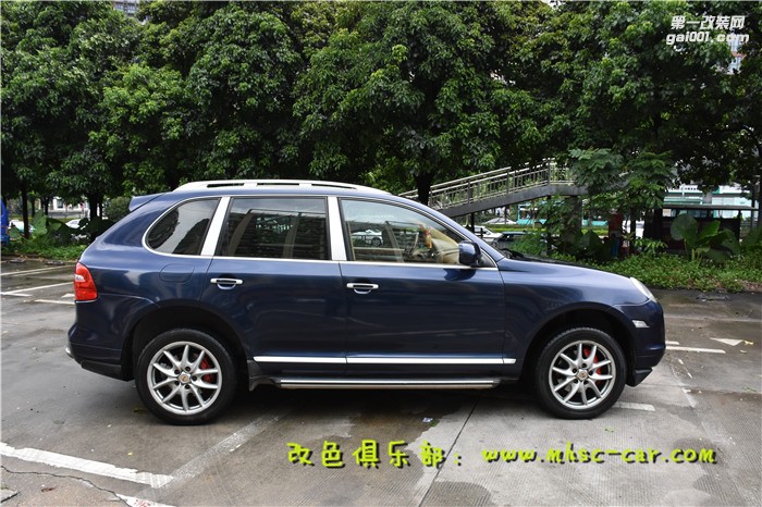深圳保時捷卡宴車身貼膜改色施工法國hexis小珠光深藍膜幻色彩出品