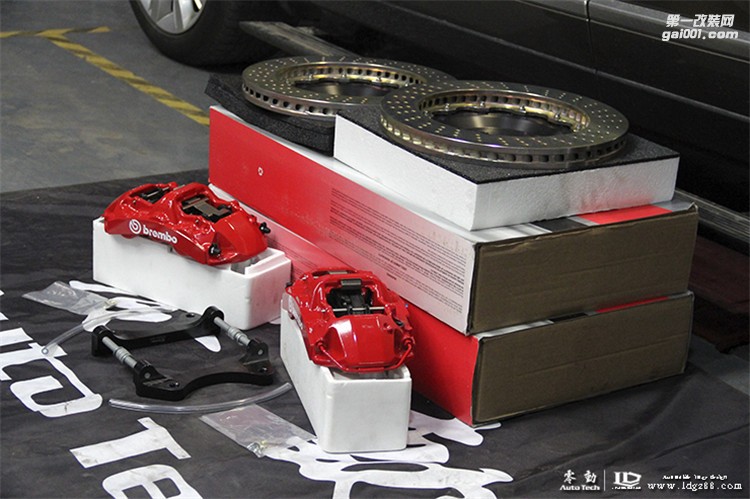 路虎攬勝改裝BREMBO剎車(chē)--湖南專(zhuān)業(yè)路虎改裝