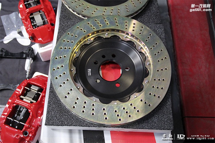 路虎攬勝改裝BREMBO剎車(chē)--湖南專(zhuān)業(yè)路虎改裝