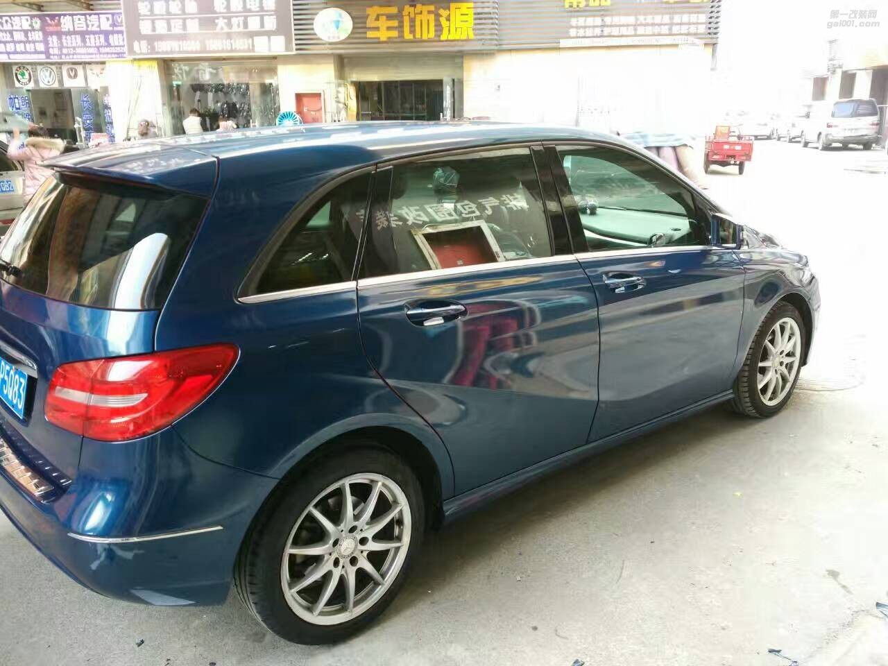 奔馳B180全車小珍珠深藍