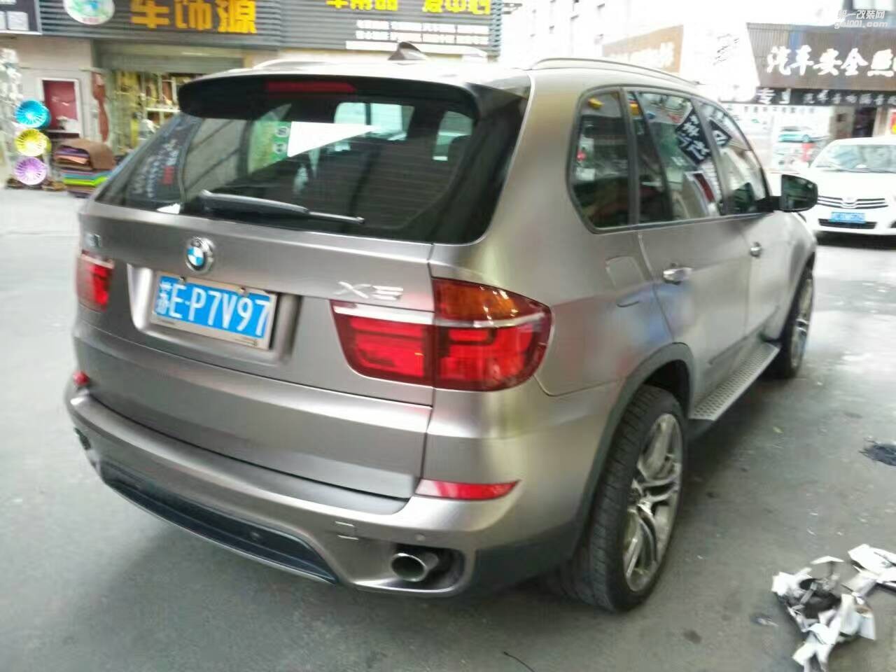 寶馬x3全車戰(zhàn)斗灰