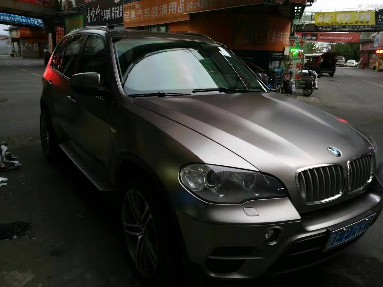 寶馬x3全車戰(zhàn)斗灰