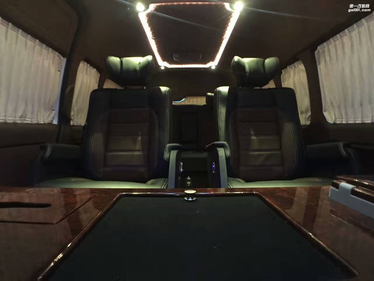 海獅豪華改裝交車