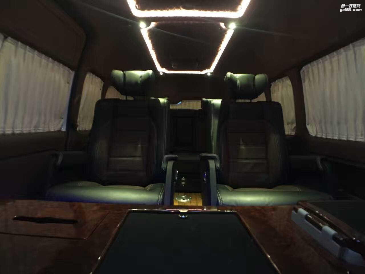 海獅豪華改裝交車