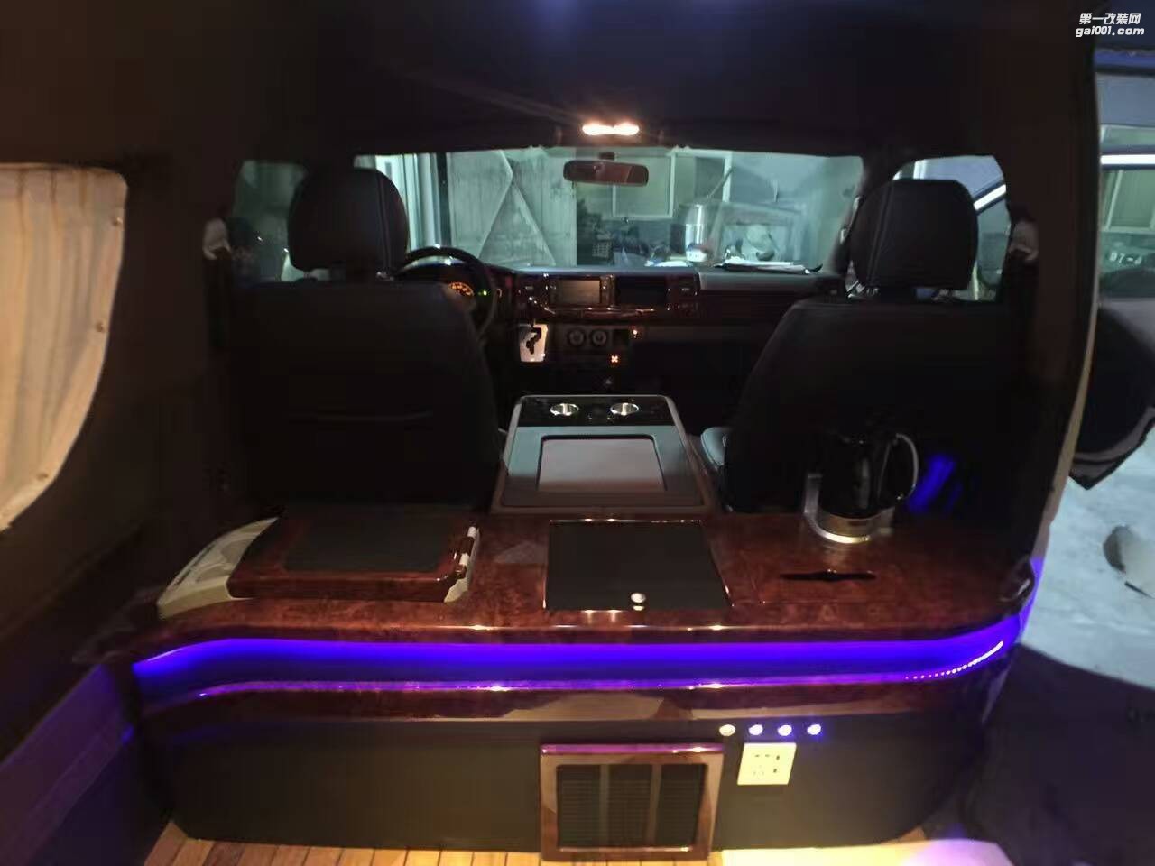 海獅豪華改裝交車