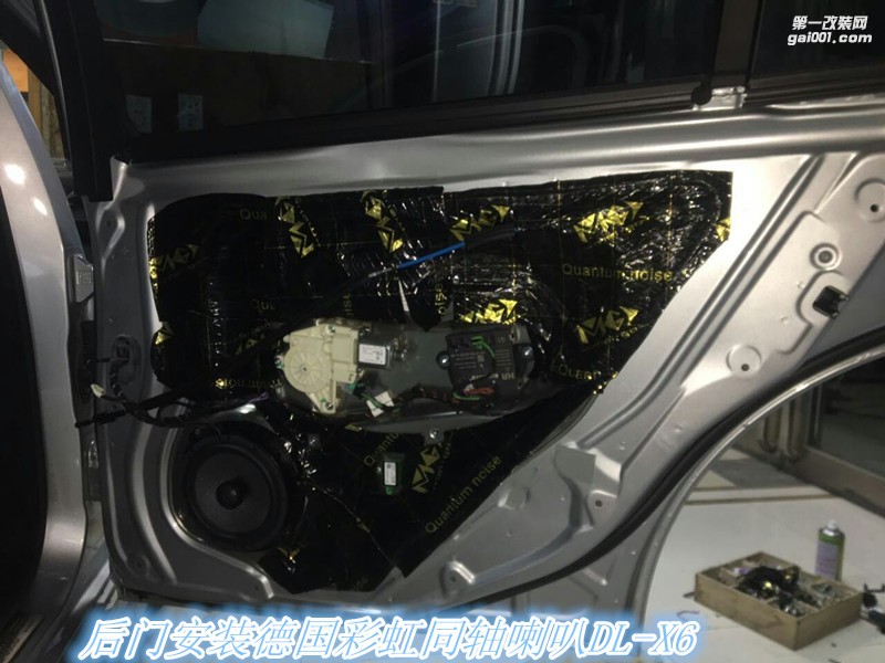 鄭州金聲汽車(chē)音響改裝-奔馳260改裝德國(guó)彩虹喇叭加裝優(yōu)美聲DSP處理器