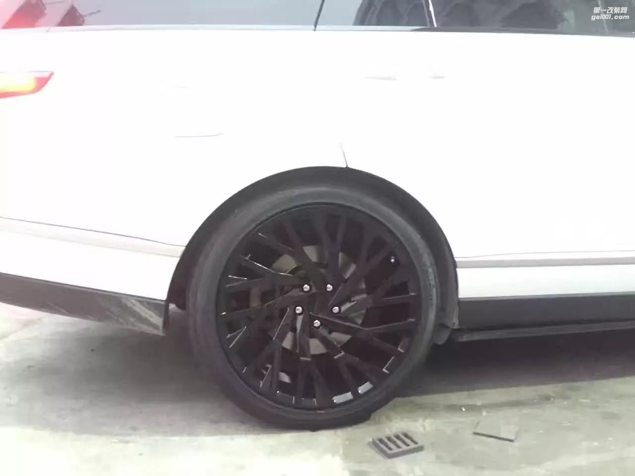路虎，裝鍛造 22寸 305 完工