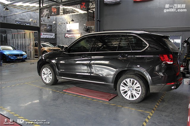 寶馬X5改裝原廠19寸輪轂--湖南專業(yè)保時(shí)捷改裝