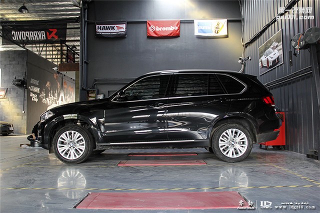 寶馬X5改裝原廠19寸輪轂--湖南專業(yè)保時(shí)捷改裝