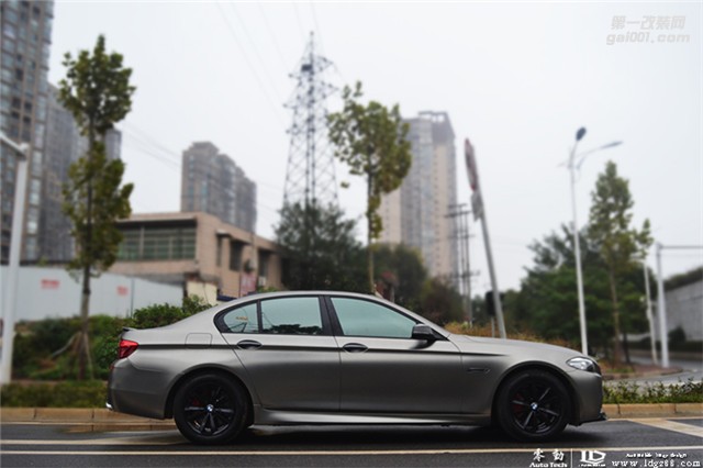 寶馬5系車身貼膜 啞光電鍍鎢鋼——長(zhǎng)沙改色貼膜店