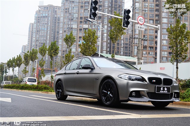 寶馬5系車身貼膜 啞光電鍍鎢鋼——長(zhǎng)沙改色貼膜店