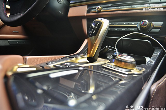 寶馬5系車身貼膜 啞光電鍍鎢鋼——長(zhǎng)沙改色貼膜店