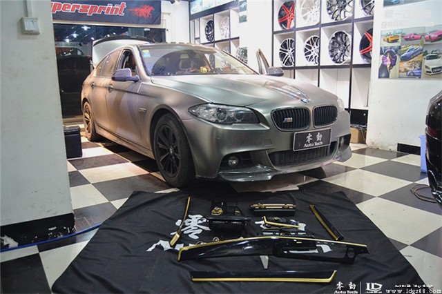 寶馬5系車身貼膜 啞光電鍍鎢鋼——長(zhǎng)沙改色貼膜店