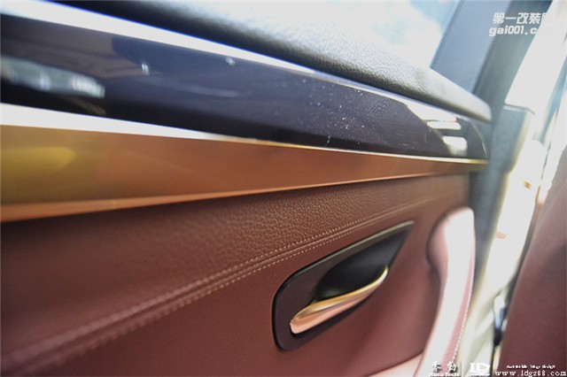 寶馬5系車身貼膜 啞光電鍍鎢鋼——長(zhǎng)沙改色貼膜店