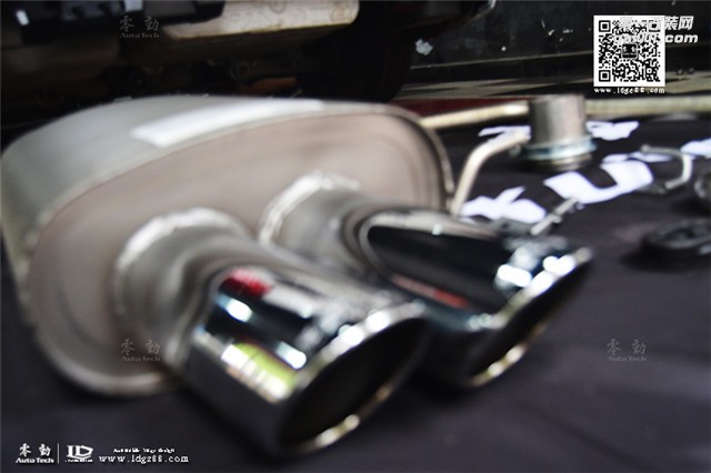 寶馬5系車身貼膜 啞光電鍍鎢鋼——長(zhǎng)沙改色貼膜店