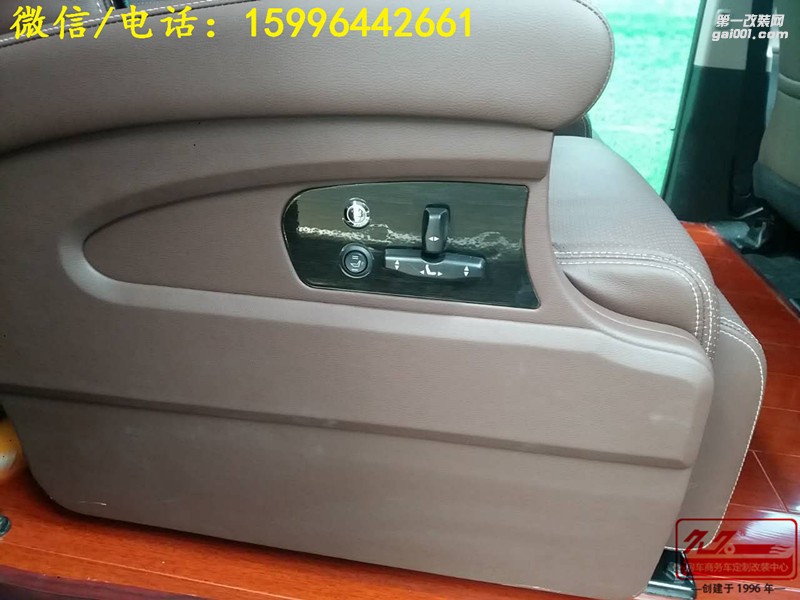 南京久久 豐田塞納商務(wù)車實(shí)木地板、航空座椅改裝案例