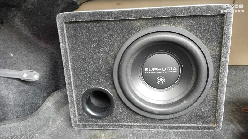 馬自達(dá)6汽車音響改裝德國(guó)彩虹喇叭加裝功放和低音-鄭州金聲音響