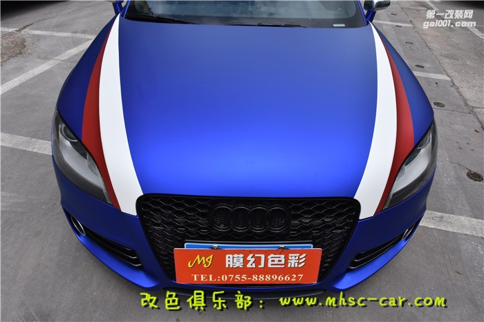 奧迪TT車身貼膜改顏色 原車粉色改色施工超亞金屬藍(lán)