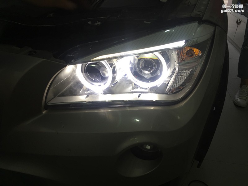 上海寶馬X1車燈改裝原廠高配大燈總成 天使眼 歐司朗氙氣燈 電腦編程 淳梓改燈