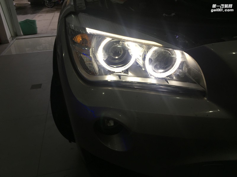 上海寶馬X1車燈改裝原廠高配大燈總成 天使眼 歐司朗氙氣燈 電腦編程 淳梓改燈