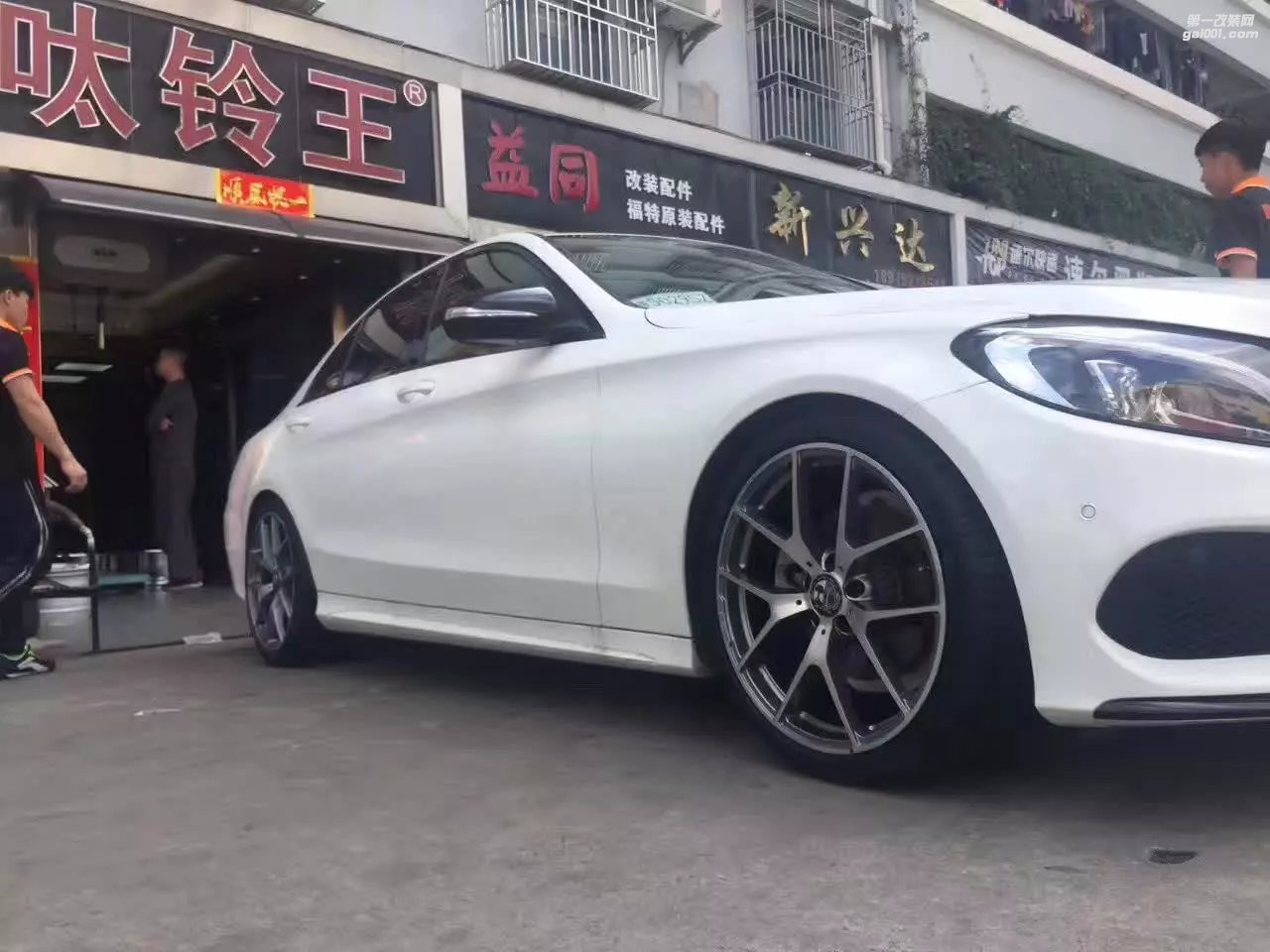 奔馳，換 原裝 19寸 完工！