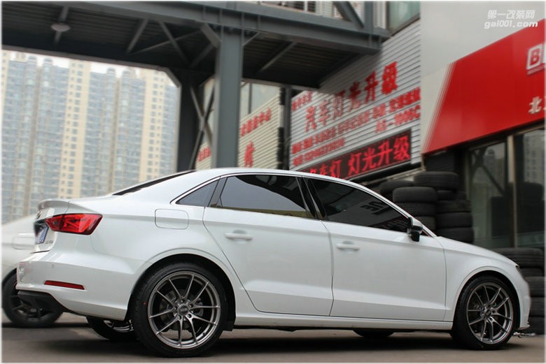 海亞：奧迪 A3 改裝 意大利 OZ LEGGERA HLT 18寸輕量化輪轂