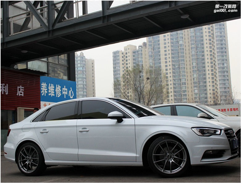 海亞：奧迪 A3 改裝 意大利 OZ LEGGERA HLT 18寸輕量化輪轂