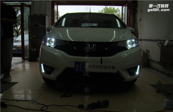 東營(yíng)汽車大燈改裝 本田 飛度升級(jí)海拉5 東營(yíng)光速改