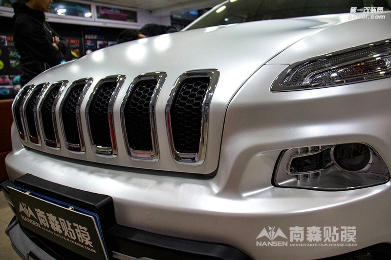 吉普J(rèn)EEP自由光車身改色-電光白案例 南森汽車改色出品