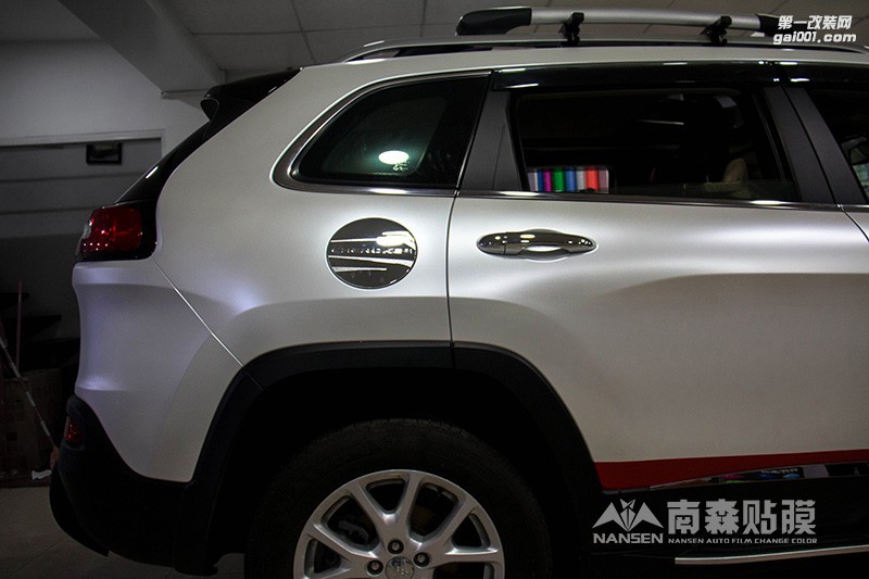 吉普J(rèn)EEP自由光車身改色-電光白案例 南森汽車改色出品