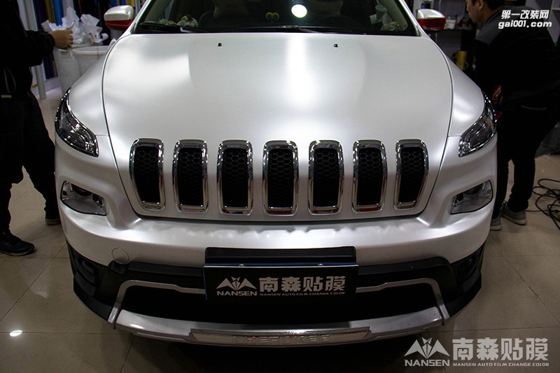 吉普J(rèn)EEP自由光車身改色-電光白案例 南森汽車改色出品