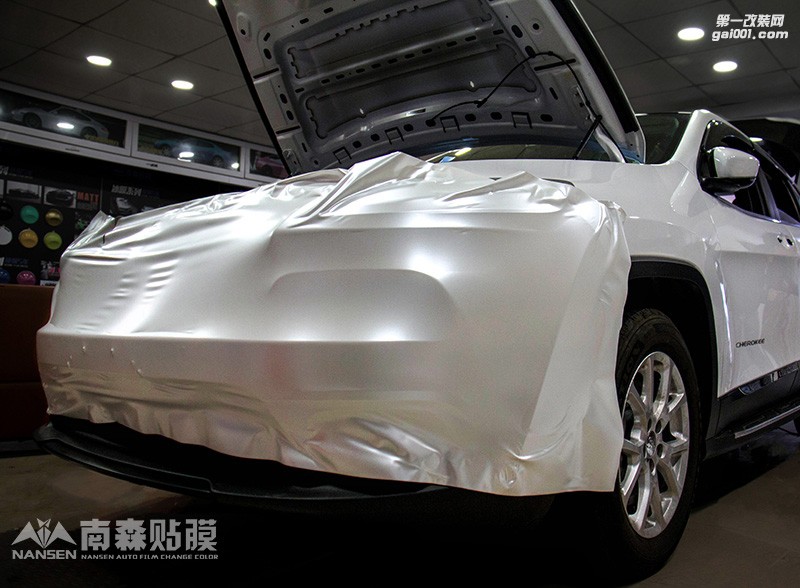 吉普J(rèn)EEP自由光車身改色-電光白案例 南森汽車改色出品