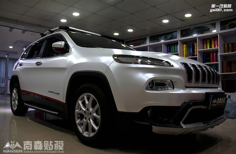 吉普J(rèn)EEP自由光車身改色-電光白案例 南森汽車改色出品