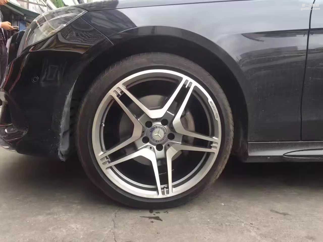 奔馳 ，裝 E63 原裝  鍛造 19寸 完工。