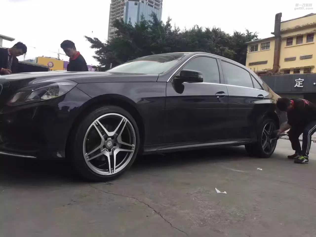 奔馳 ，裝 E63 原裝  鍛造 19寸 完工。