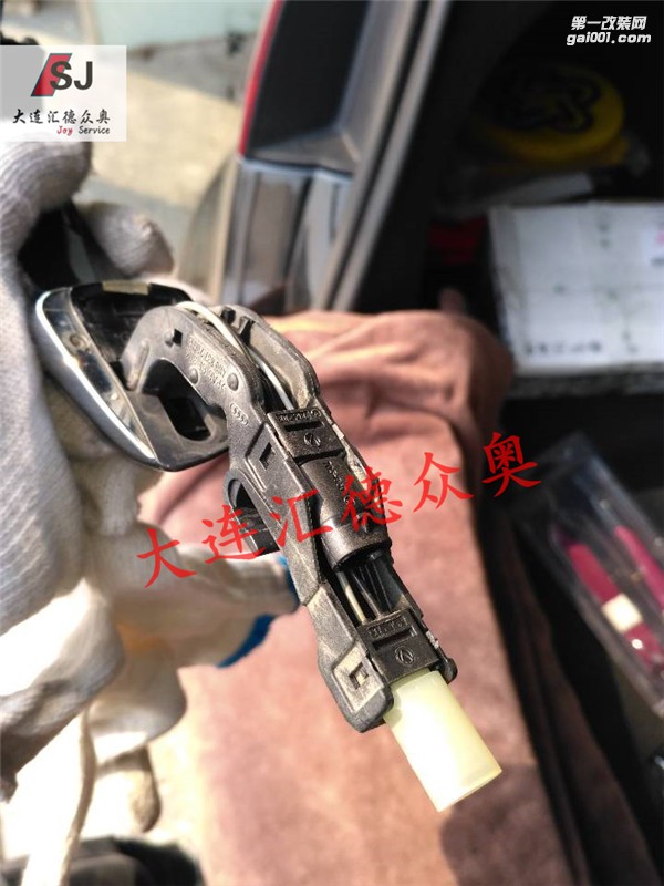 奧迪A8L加裝無(wú)鑰匙進(jìn)入