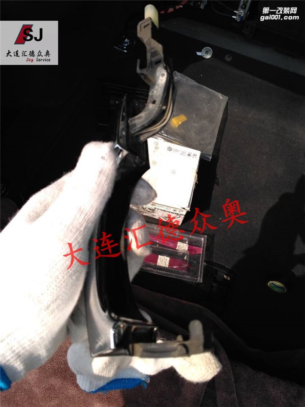 奧迪A8L加裝無(wú)鑰匙進(jìn)入