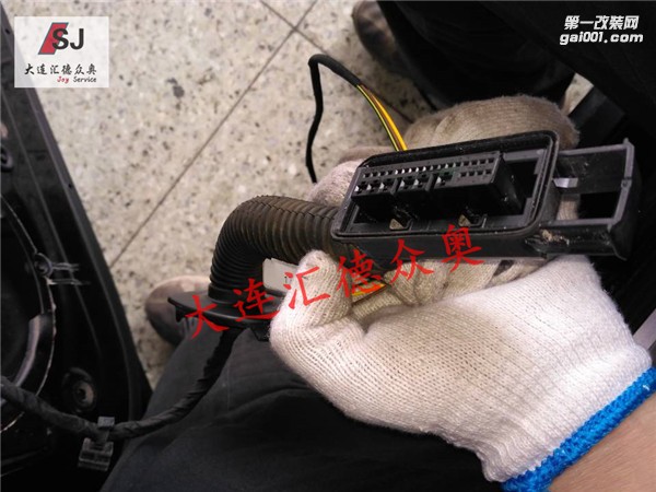 奧迪A8L加裝無(wú)鑰匙進(jìn)入