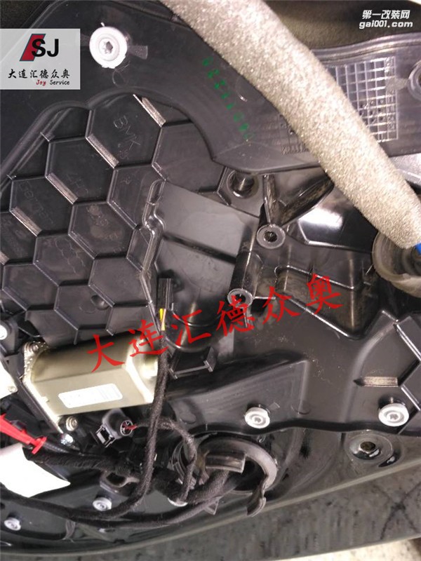 奧迪A8L加裝無(wú)鑰匙進(jìn)入