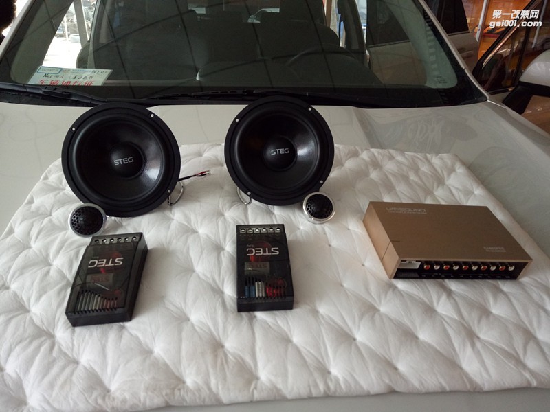 音響升級(jí)斯巴魯森林人汽車音響改裝意大利史泰格喇叭加裝處理器-鄭州金聲改